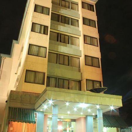 Hotel Royal Merdeka Бандунг Екстер'єр фото