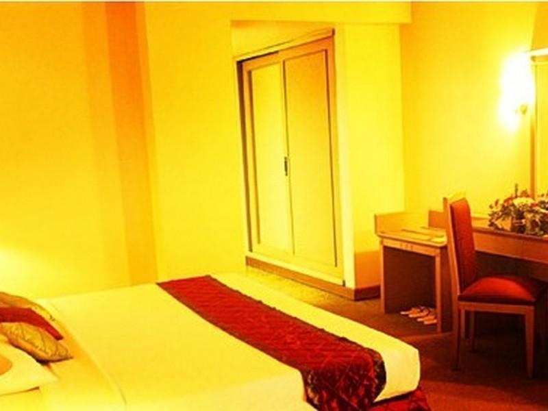 Hotel Royal Merdeka Бандунг Екстер'єр фото