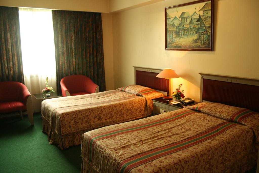 Hotel Royal Merdeka Бандунг Екстер'єр фото
