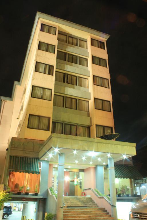 Hotel Royal Merdeka Бандунг Екстер'єр фото